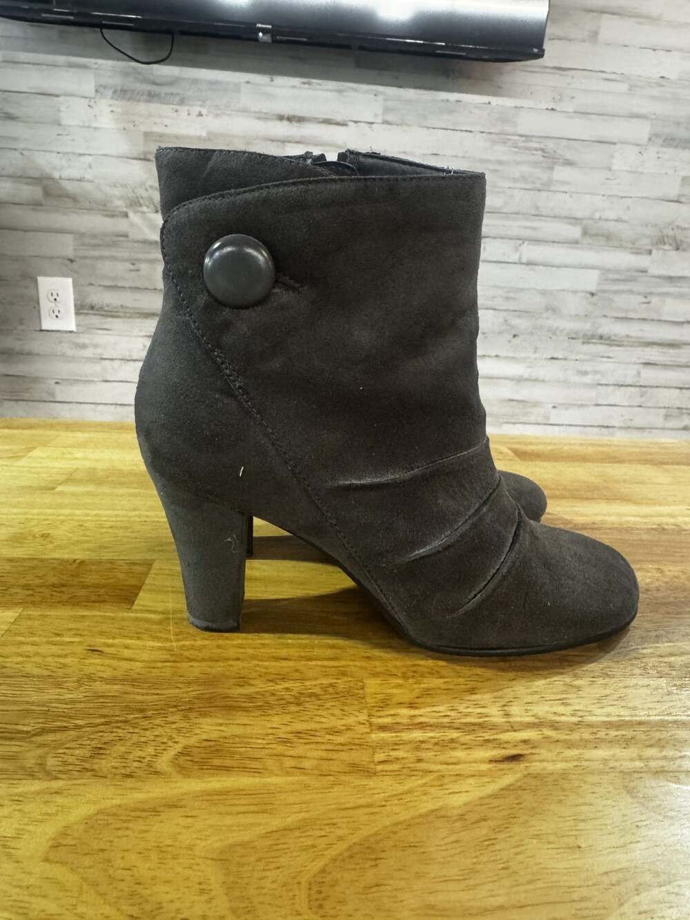 A2 by Aerosoles Gray Faux Suede Button Ankle Booties Block Heel Women's 6.5